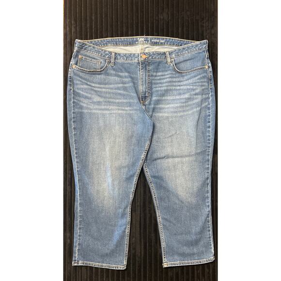 Lee Riders Women’s Capri Jeans 22M Mid-Rise Stretch Medium Wash 23” Inseam - Picture 1 of 3